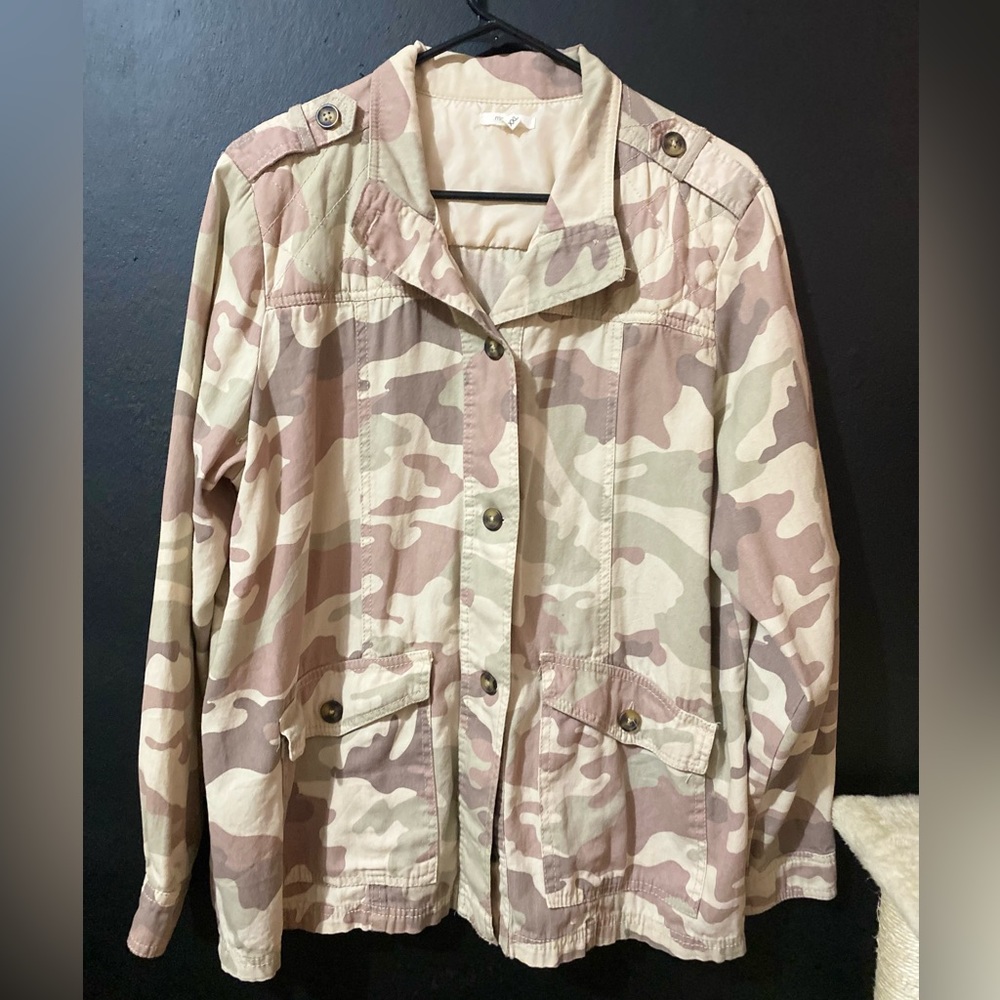 Maurice’s light camo jacket, button up. Size XXL